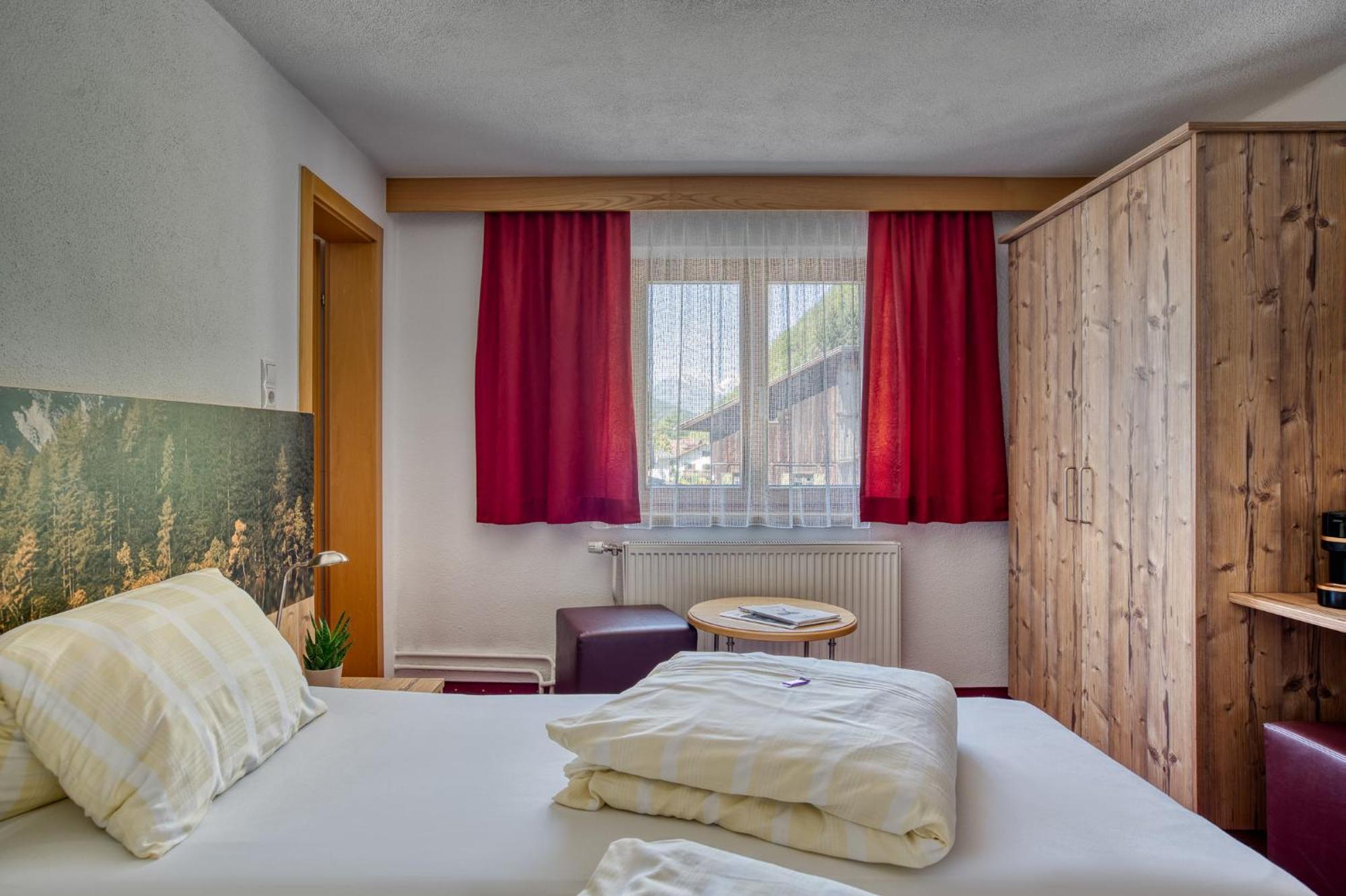 Hotel Jaegerhof Oetz Room photo