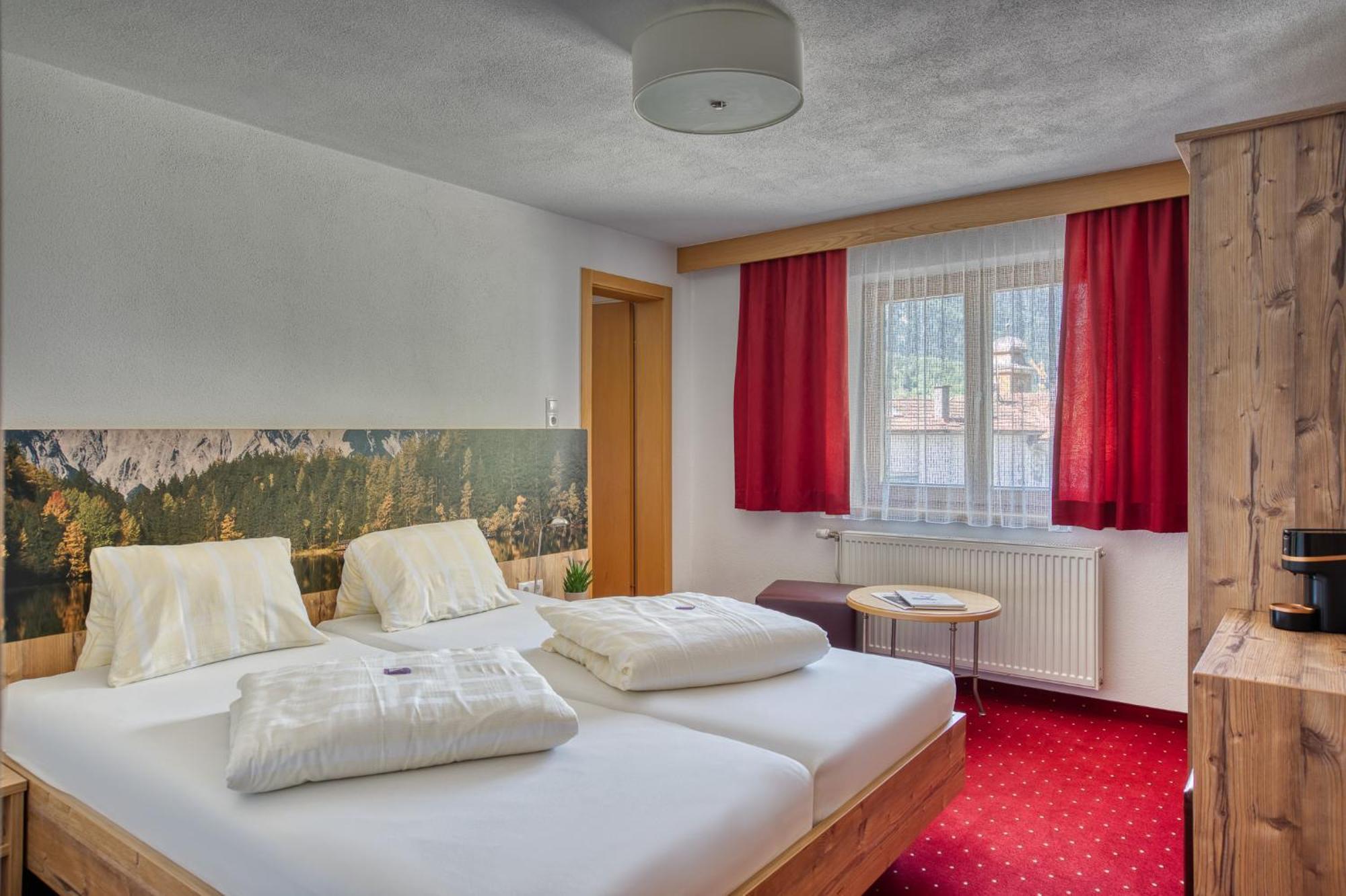 Hotel Jaegerhof Oetz Room photo