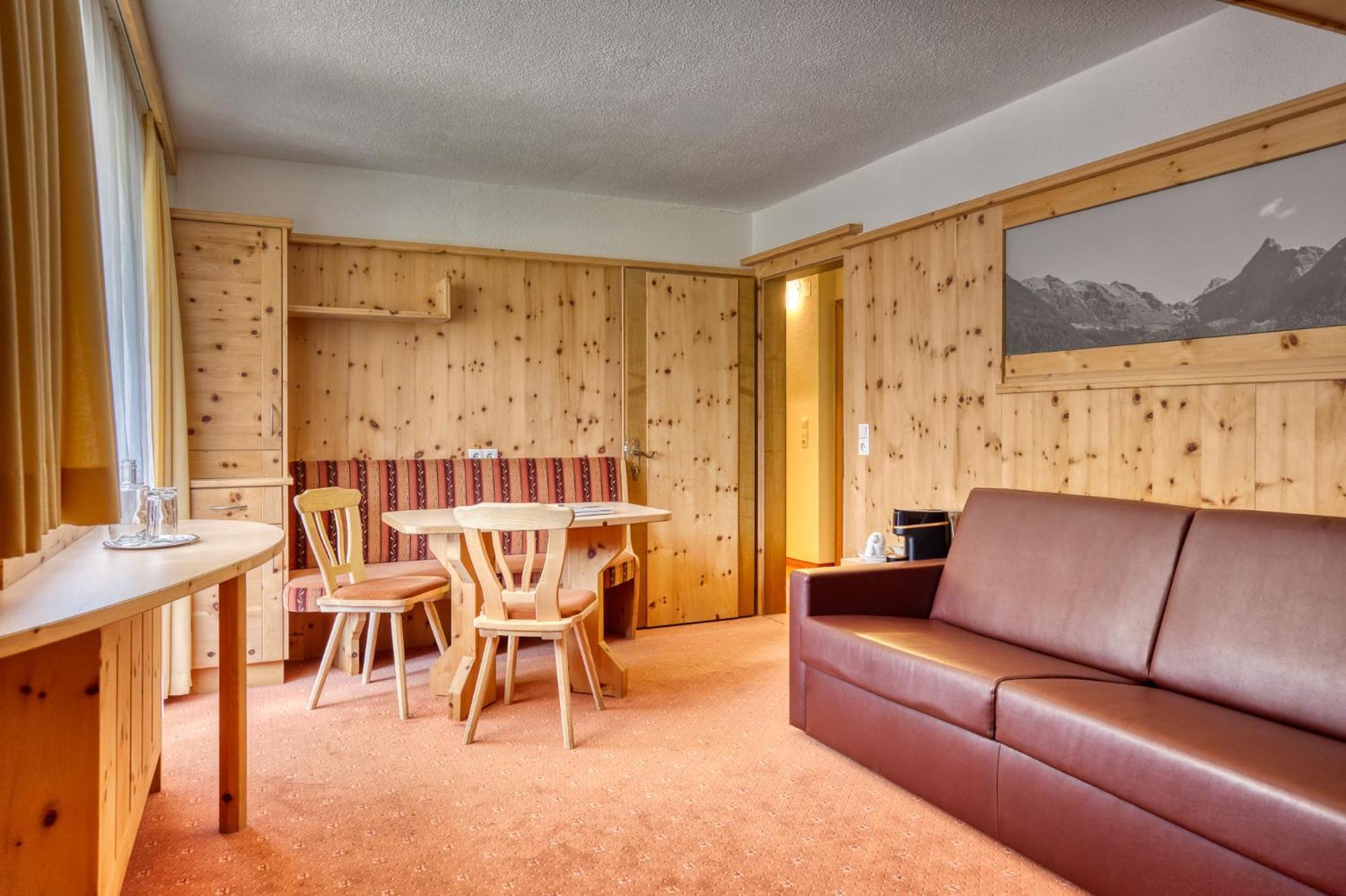 Hotel Jaegerhof Oetz Room photo