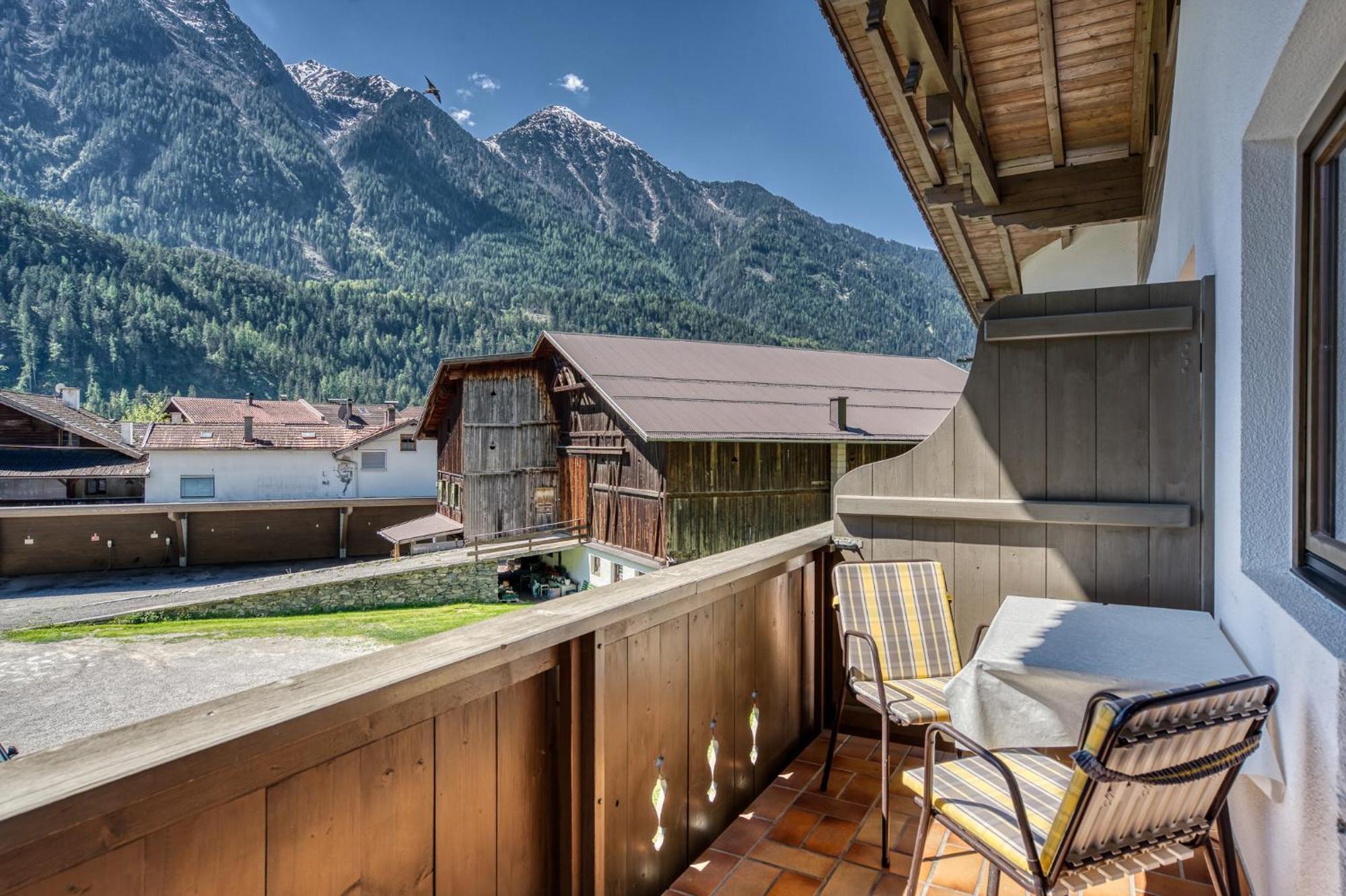 Hotel Jaegerhof Oetz Exterior photo