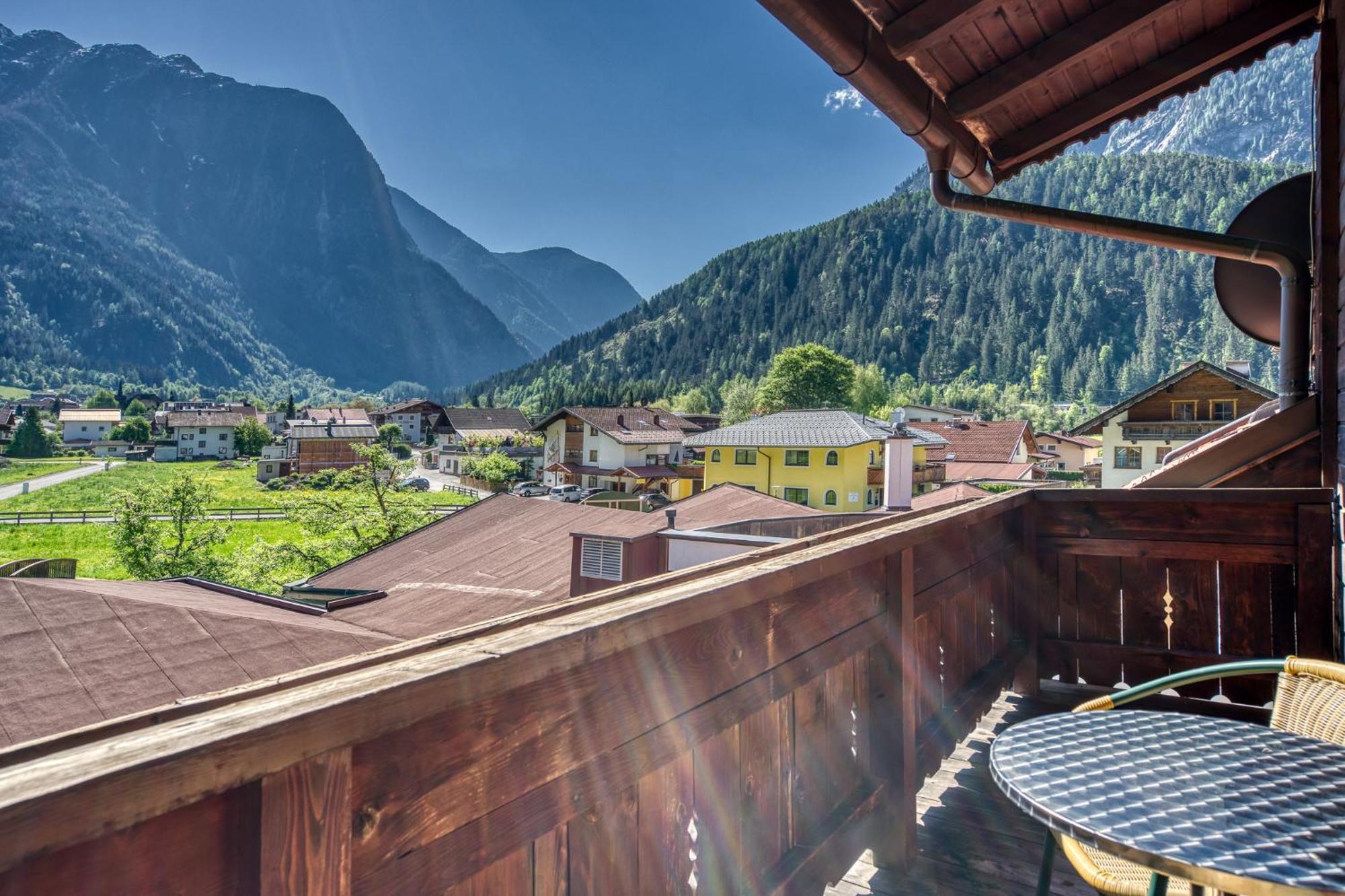 Hotel Jaegerhof Oetz Exterior photo
